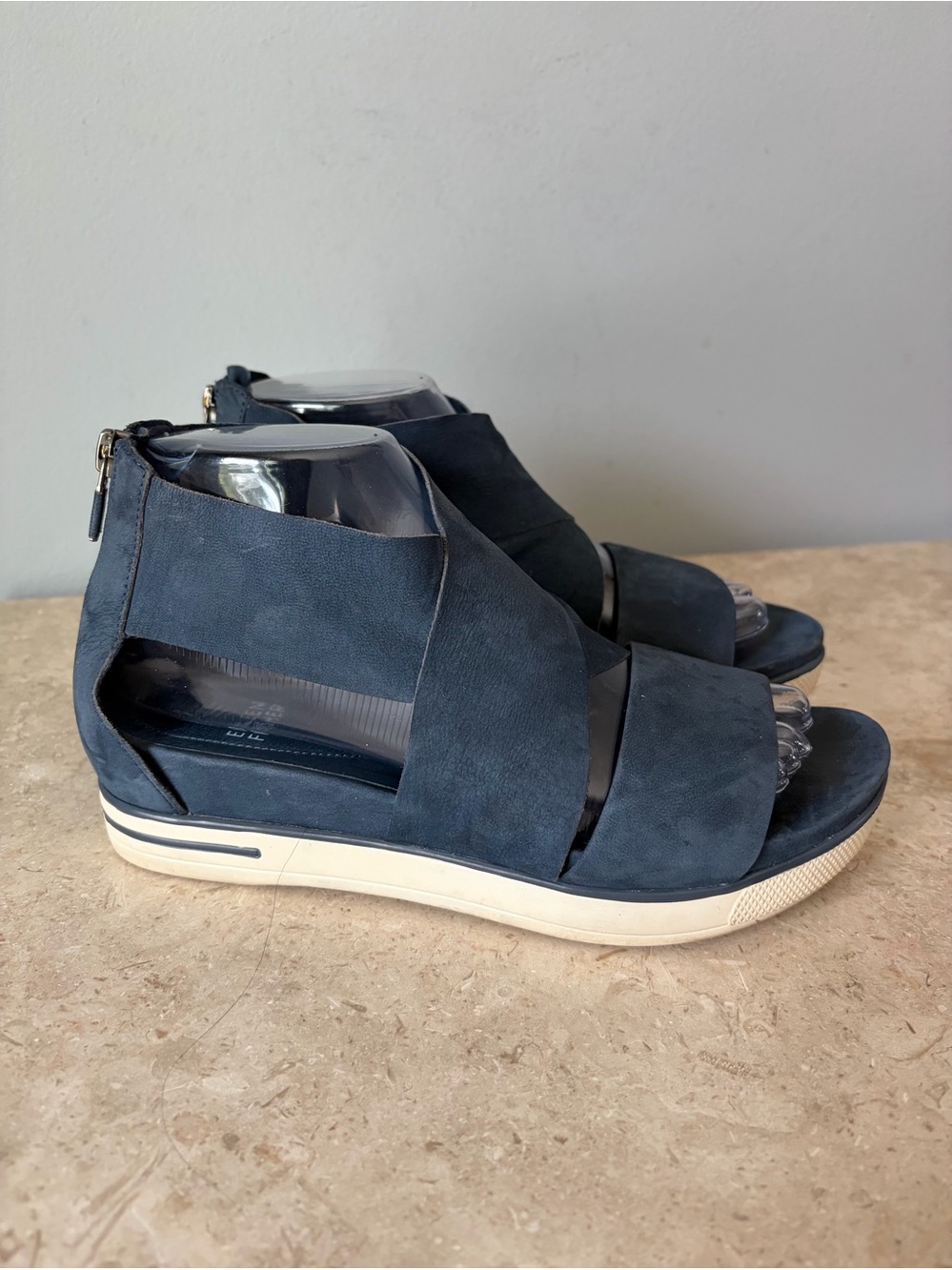 Eileen Fisher Sport Sandals Women’s Size 7.5 Navy Blue Nubuck Athletic Sole